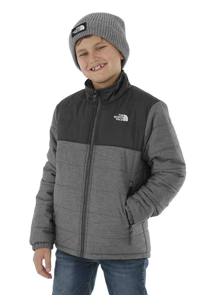 Boys Reversible Mount Chimborazo Jacket The North Face Boys Reversible Mount Chimborazo Jacket -Winter Kids Clothing Store fw2021 tnf boysreversiblemountchimborazojacket tnfmediumgreyheather model