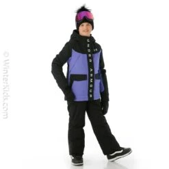 Under Armour Girls Tonibird Jacket 2 Under Armour Girls Tonibird Jacket -Winter Kids Clothing Store fw23 underarmour girlstonibirdjacket model2